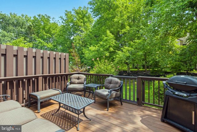 4 HILLSIDE CT, Lambertville, NJ 08530