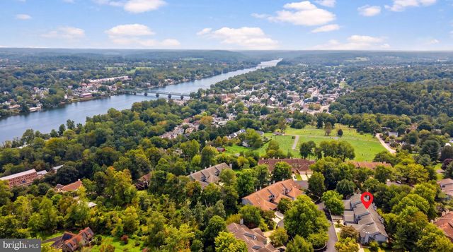 4 HILLSIDE CT, Lambertville, NJ 08530
