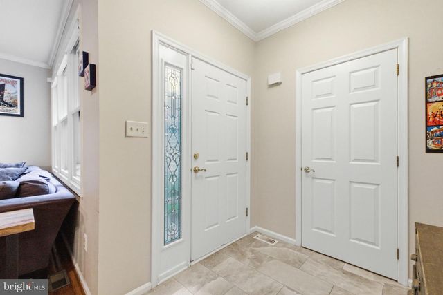 4 HILLSIDE CT, Lambertville, NJ 08530