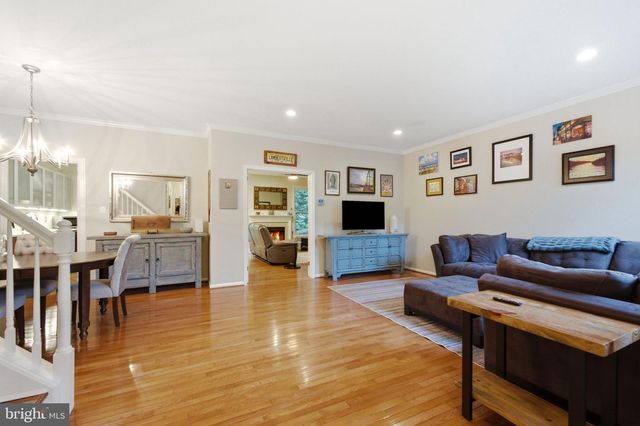 4 HILLSIDE CT, Lambertville, NJ 08530