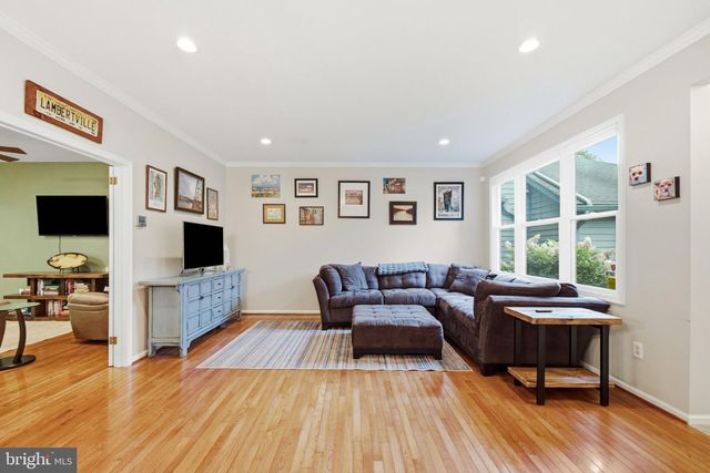 4 HILLSIDE CT, Lambertville, NJ 08530