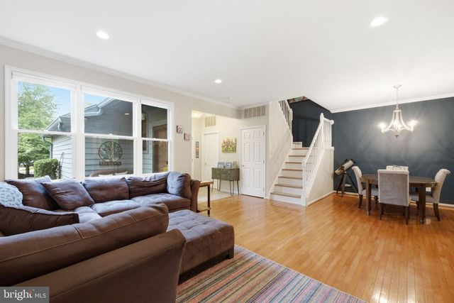 4 HILLSIDE CT, Lambertville, NJ 08530