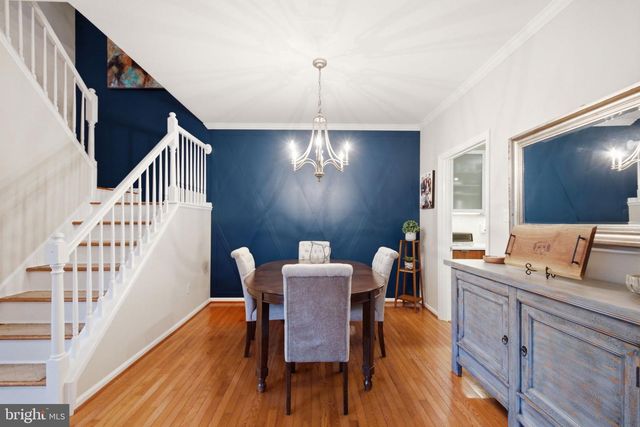4 HILLSIDE CT, Lambertville, NJ 08530