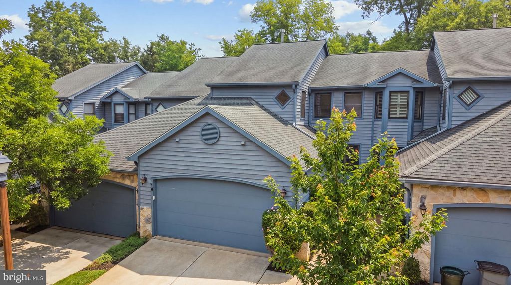 4 HILLSIDE CT, Lambertville, NJ 08530
