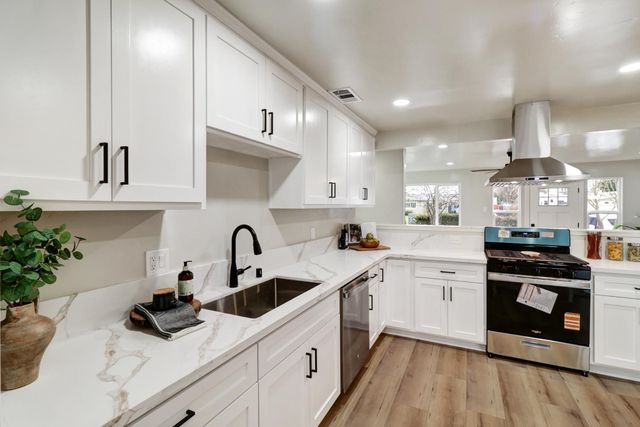 5567 Myrtle Dr, Loomis, CA 95650