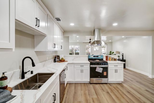 5567 Myrtle Dr, Loomis, CA 95650