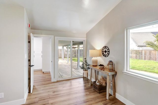 5567 Myrtle Dr, Loomis, CA 95650