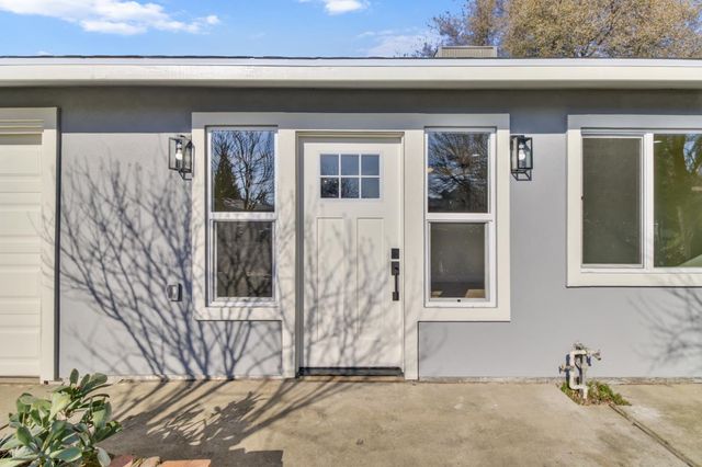 5567 Myrtle Dr, Loomis, CA 95650