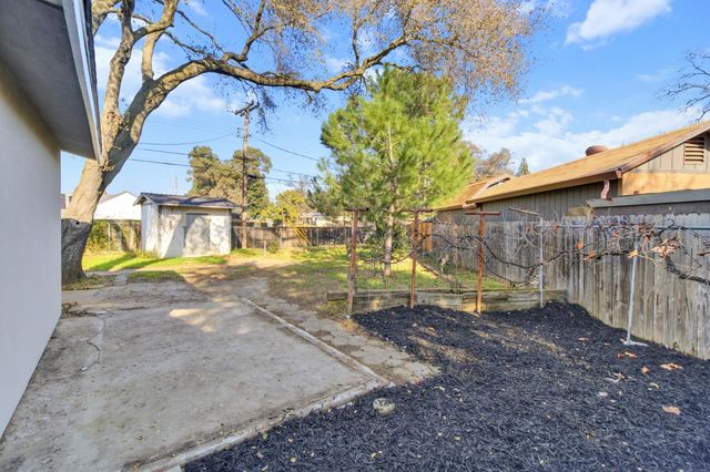 5567 Myrtle Dr, Loomis, CA 95650