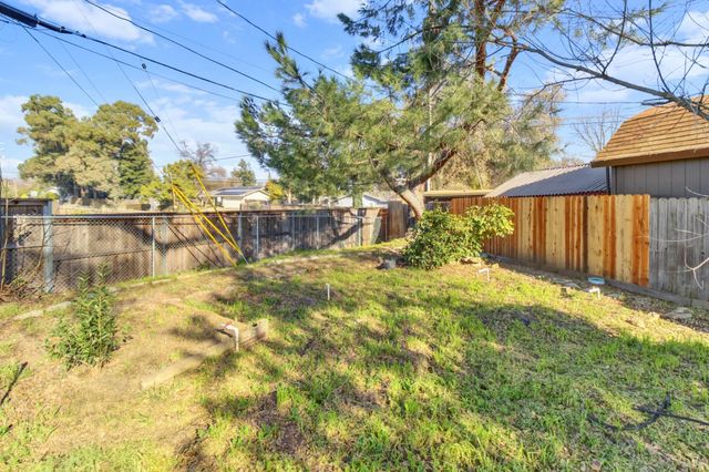 5567 Myrtle Dr, Loomis, CA 95650