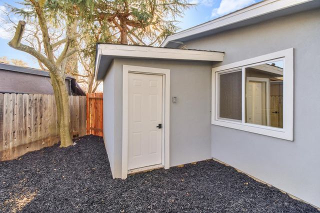 5567 Myrtle Dr, Loomis, CA 95650