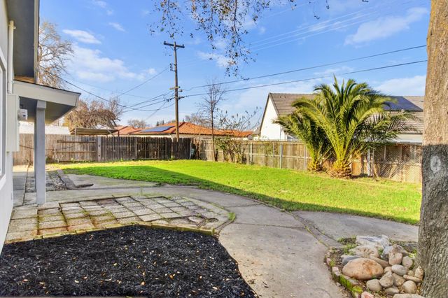 5567 Myrtle Dr, Loomis, CA 95650