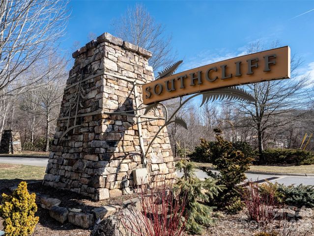9998 Southcliff Parkway, Fairview, NC 28730