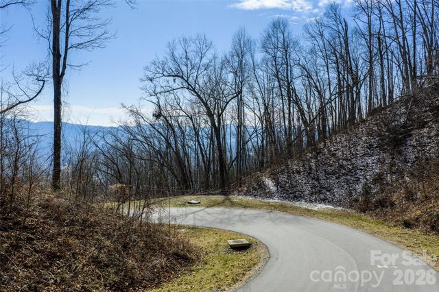 9998 Southcliff Parkway, Fairview, NC 28730