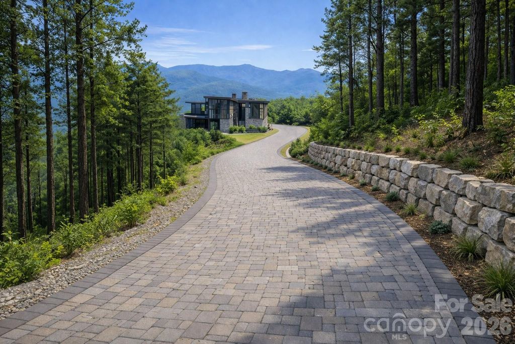 9998 Southcliff Parkway, Fairview, NC 28730