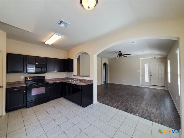 1536 Gateshead Drive, Seguin, TX 78155