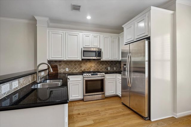 1001 Van Buren Street, Houston, TX 77019