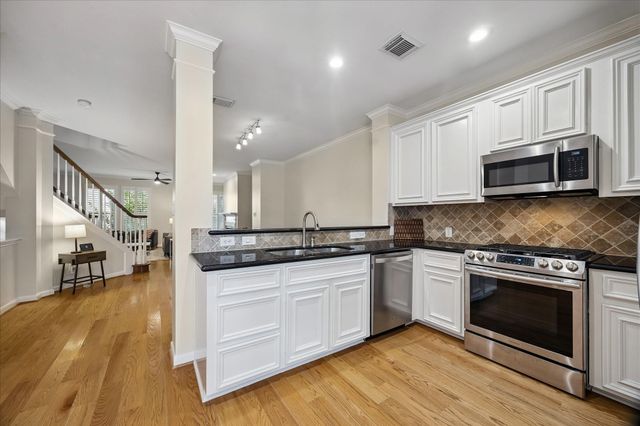 1001 Van Buren Street, Houston, TX 77019