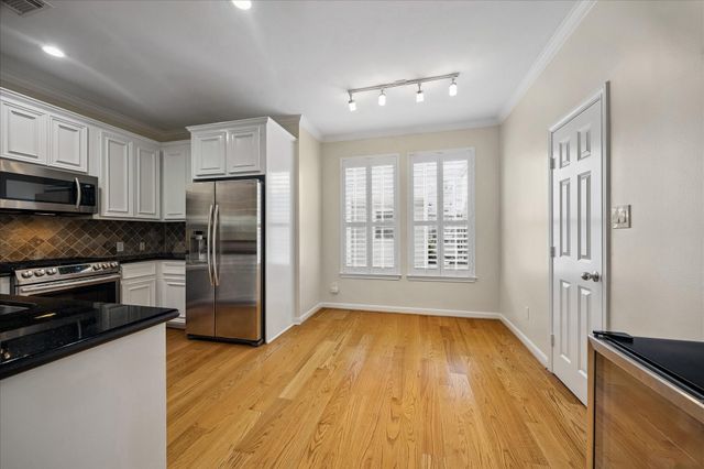 1001 Van Buren Street, Houston, TX 77019