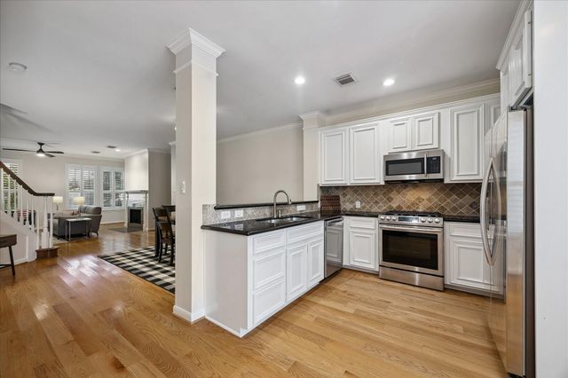 1001 Van Buren Street, Houston, TX 77019