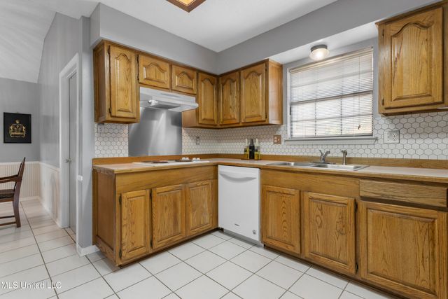 2372 Park Place Drive, Gulfport, MS 39507