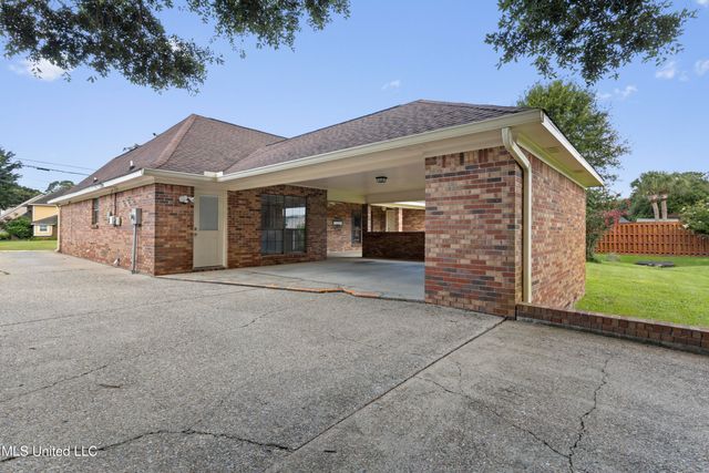 2372 Park Place Drive, Gulfport, MS 39507