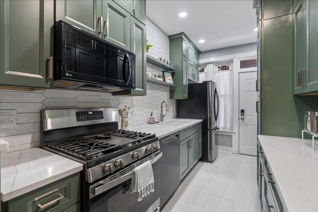 2929 N Pine Grove Avenue 1, Chicago, IL 60657