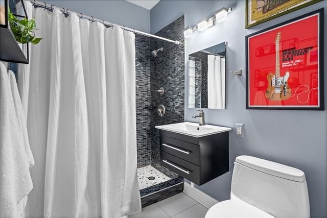 2929 N Pine Grove Avenue 1, Chicago, IL 60657