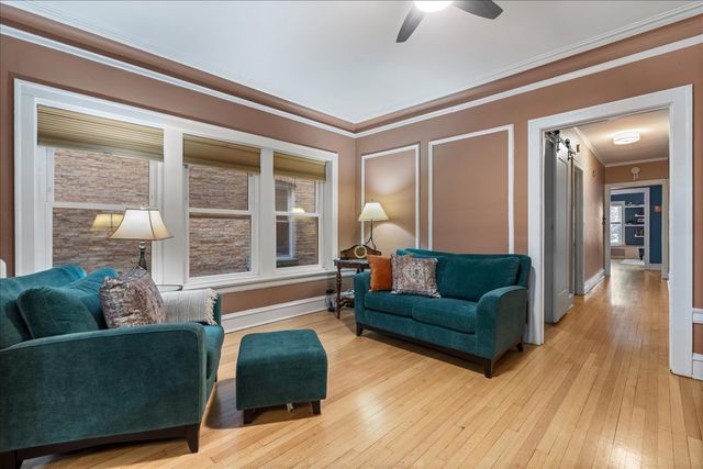 2929 N Pine Grove Avenue 1, Chicago, IL 60657