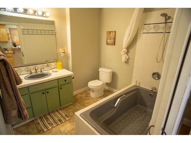 3914 Nw FRANKLIN St, Vancouver, WA 98660