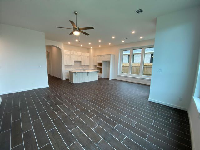 12343 Hackberry Drive, Mont Belvieu, TX 77523