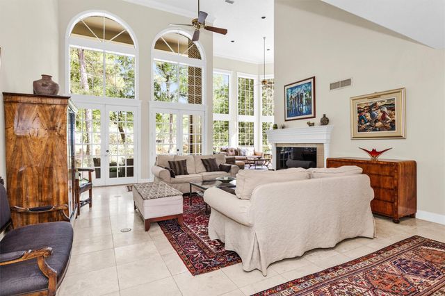 6 S Brokenfern Drive, The Woodlands, TX 77380