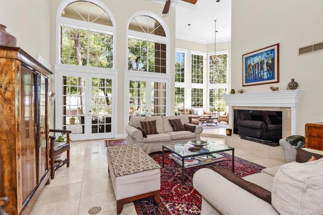 6 S Brokenfern Drive, The Woodlands, TX 77380