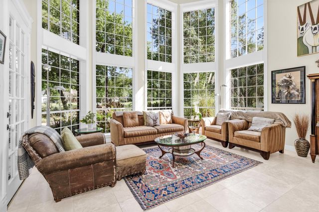 6 S Brokenfern Drive, The Woodlands, TX 77380