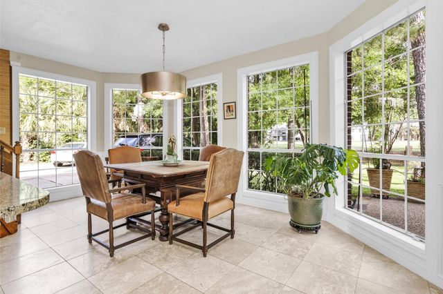 6 S Brokenfern Drive, The Woodlands, TX 77380