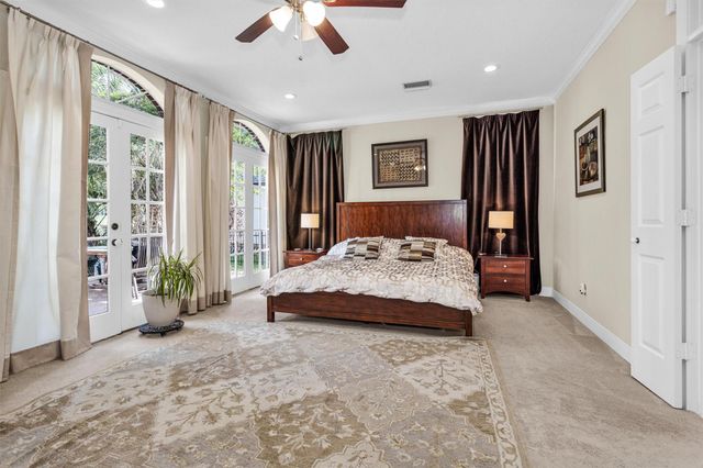 6 S Brokenfern Drive, The Woodlands, TX 77380