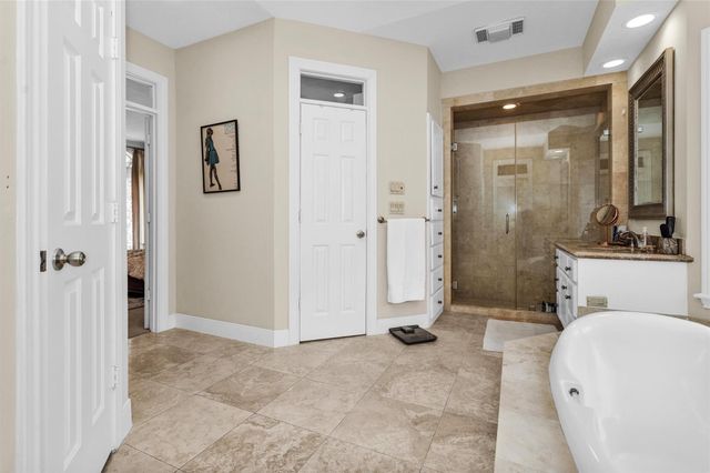 6 S Brokenfern Drive, The Woodlands, TX 77380