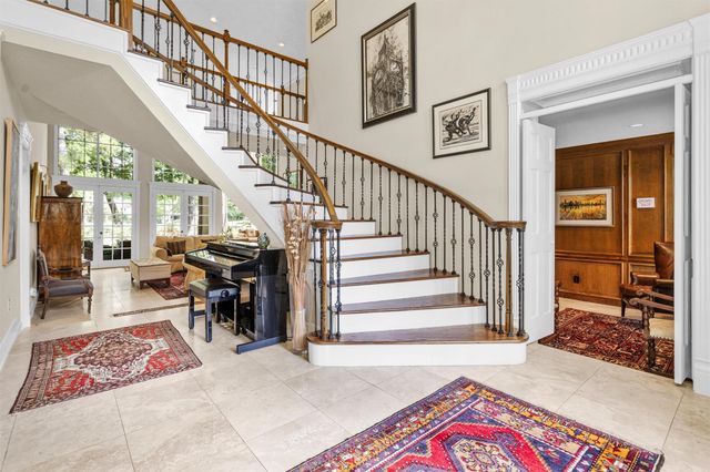 6 S Brokenfern Drive, The Woodlands, TX 77380
