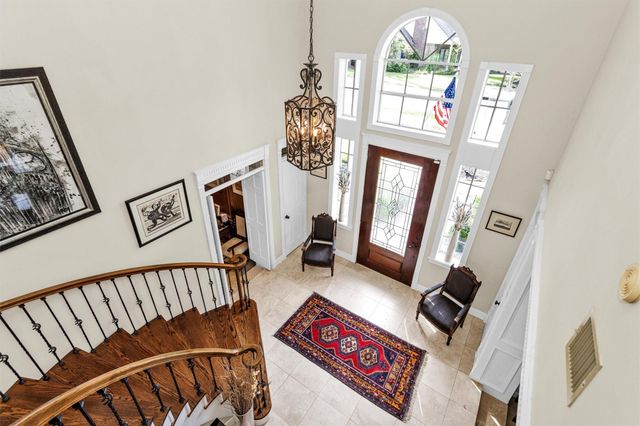 6 S Brokenfern Drive, The Woodlands, TX 77380