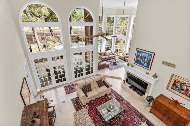 6 S Brokenfern Drive, The Woodlands, TX 77380