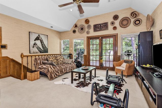 6 S Brokenfern Drive, The Woodlands, TX 77380