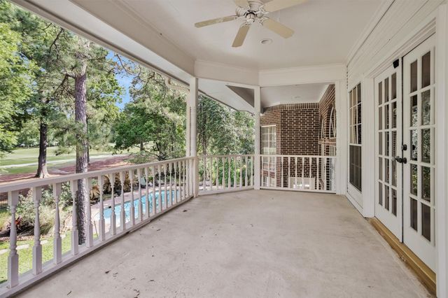 6 S Brokenfern Drive, The Woodlands, TX 77380