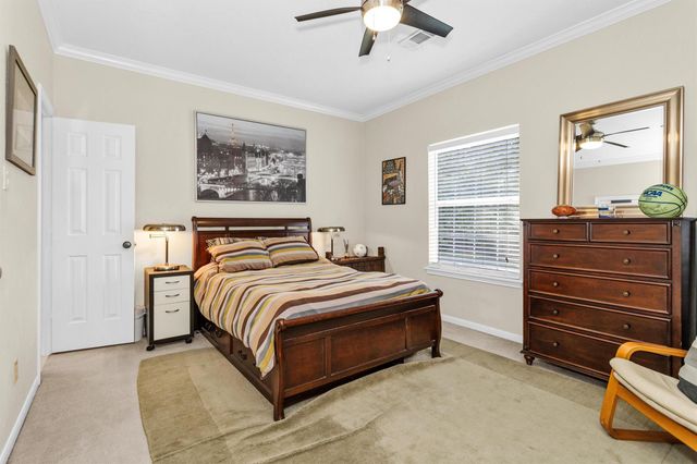 6 S Brokenfern Drive, The Woodlands, TX 77380
