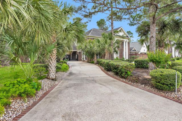 6 S Brokenfern Drive, The Woodlands, TX 77380