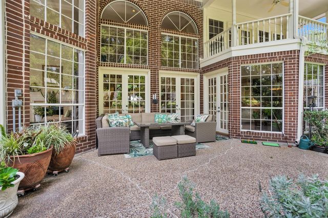 6 S Brokenfern Drive, The Woodlands, TX 77380