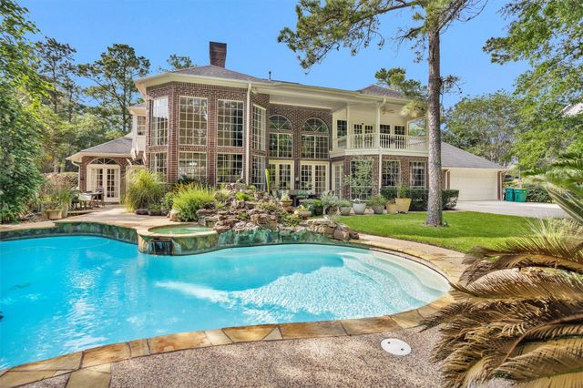 6 S Brokenfern Drive, The Woodlands, TX 77380