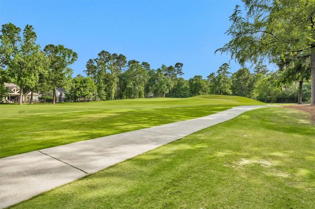 6 S Brokenfern Drive, The Woodlands, TX 77380