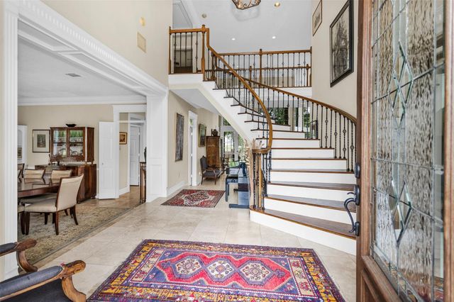 6 S Brokenfern Drive, The Woodlands, TX 77380