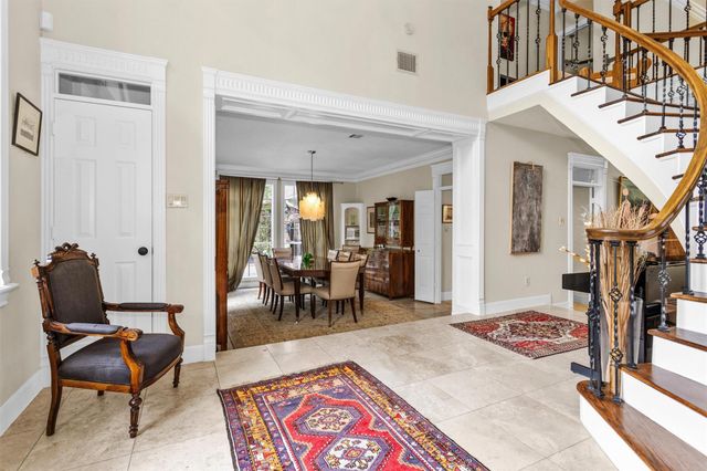 6 S Brokenfern Drive, The Woodlands, TX 77380