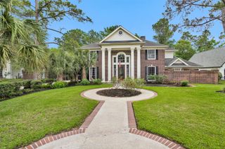 6 S Brokenfern Drive, The Woodlands, TX 77380